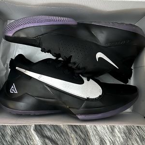 ANTETOKOUNMPO NIKE ZOOM FREAKS 2  size 11